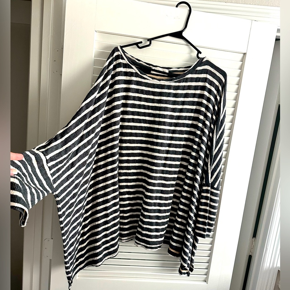 Oversized 3/4 sleeve thin shirt- shop impressions boutique